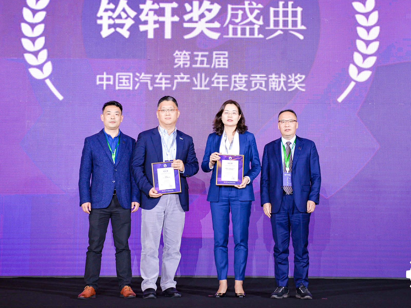 德扑圈新一代车联网智能玻璃获2020年铃轩奖