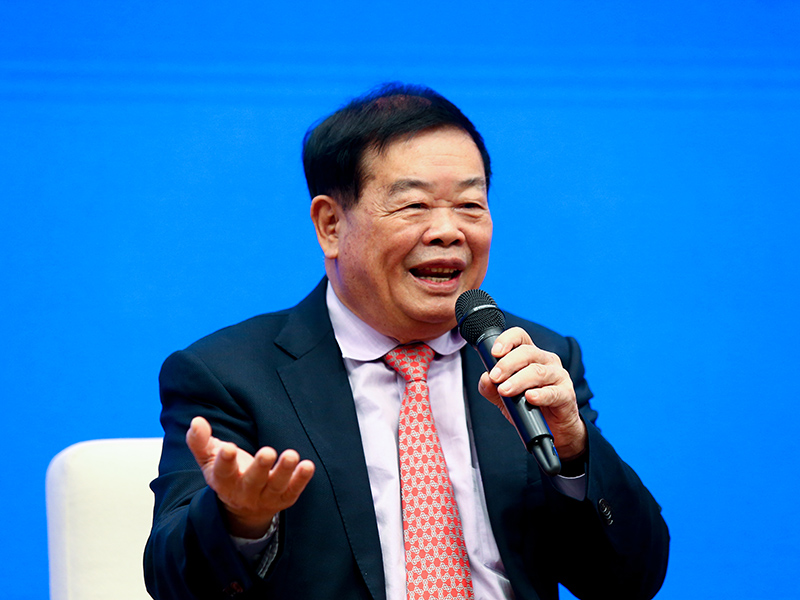 曹德旺参加国新办中外记者见面会：做慈善不止是捐钱